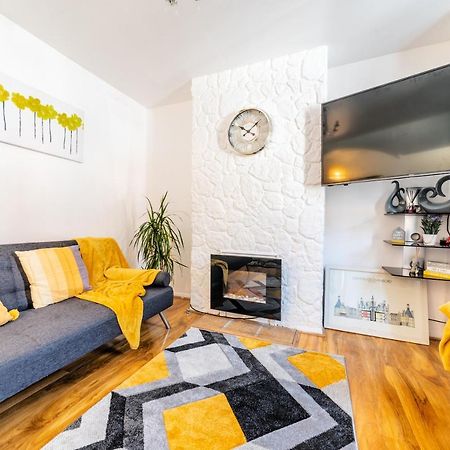 Stylish 3-Bed Terraced House With Wi-Fi Apartman Chatham  Kültér fotó