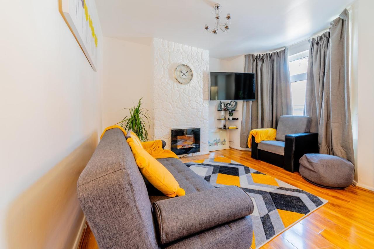 Stylish 3-Bed Terraced House With Wi-Fi Apartman Chatham  Kültér fotó