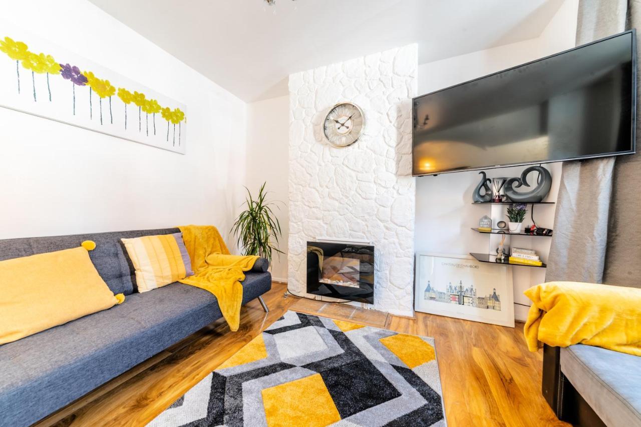 Stylish 3-Bed Terraced House With Wi-Fi Apartman Chatham  Kültér fotó