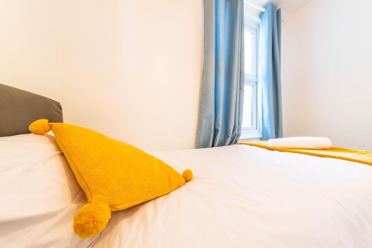 Stylish 3-Bed Terraced House With Wi-Fi Apartman Chatham  Kültér fotó