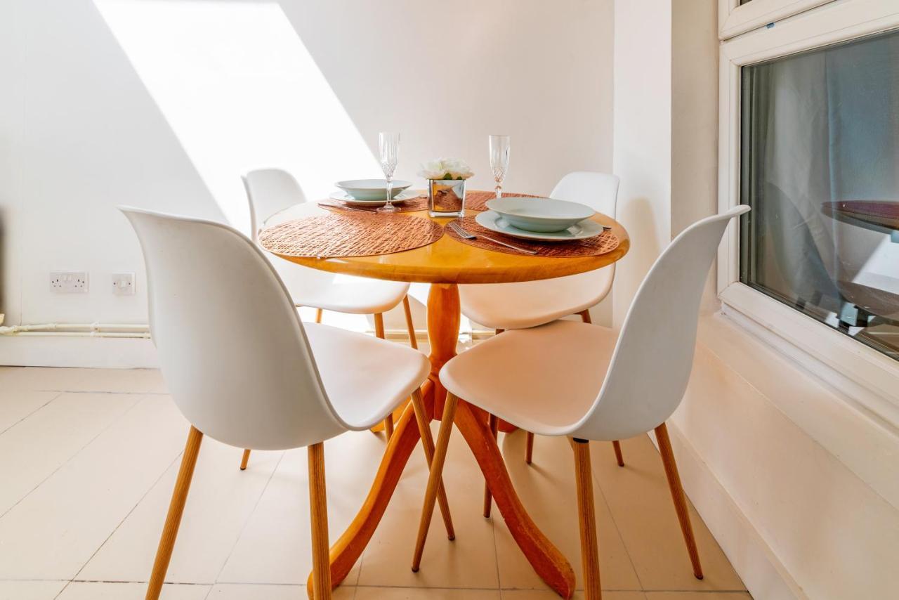 Stylish 3-Bed Terraced House With Wi-Fi Apartman Chatham  Kültér fotó