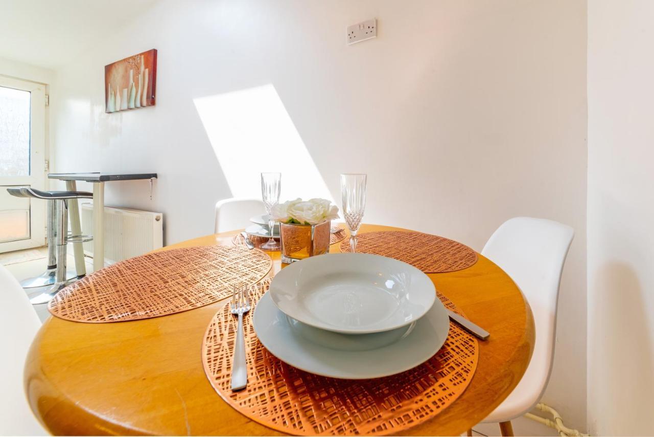 Stylish 3-Bed Terraced House With Wi-Fi Apartman Chatham  Kültér fotó