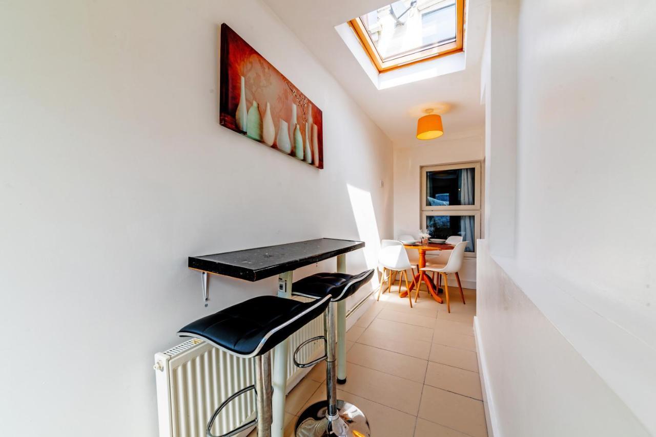 Stylish 3-Bed Terraced House With Wi-Fi Apartman Chatham  Kültér fotó