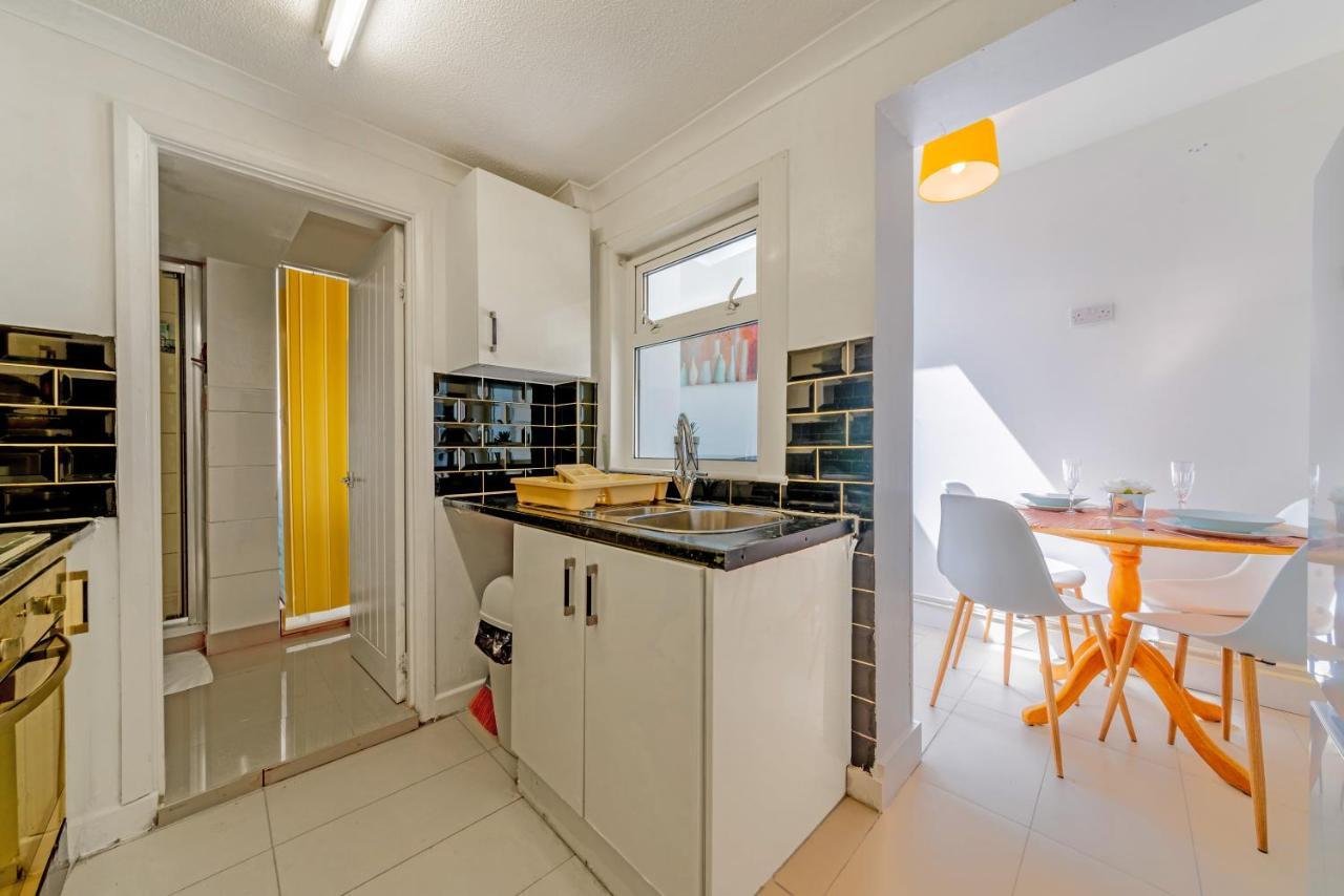 Stylish 3-Bed Terraced House With Wi-Fi Apartman Chatham  Kültér fotó
