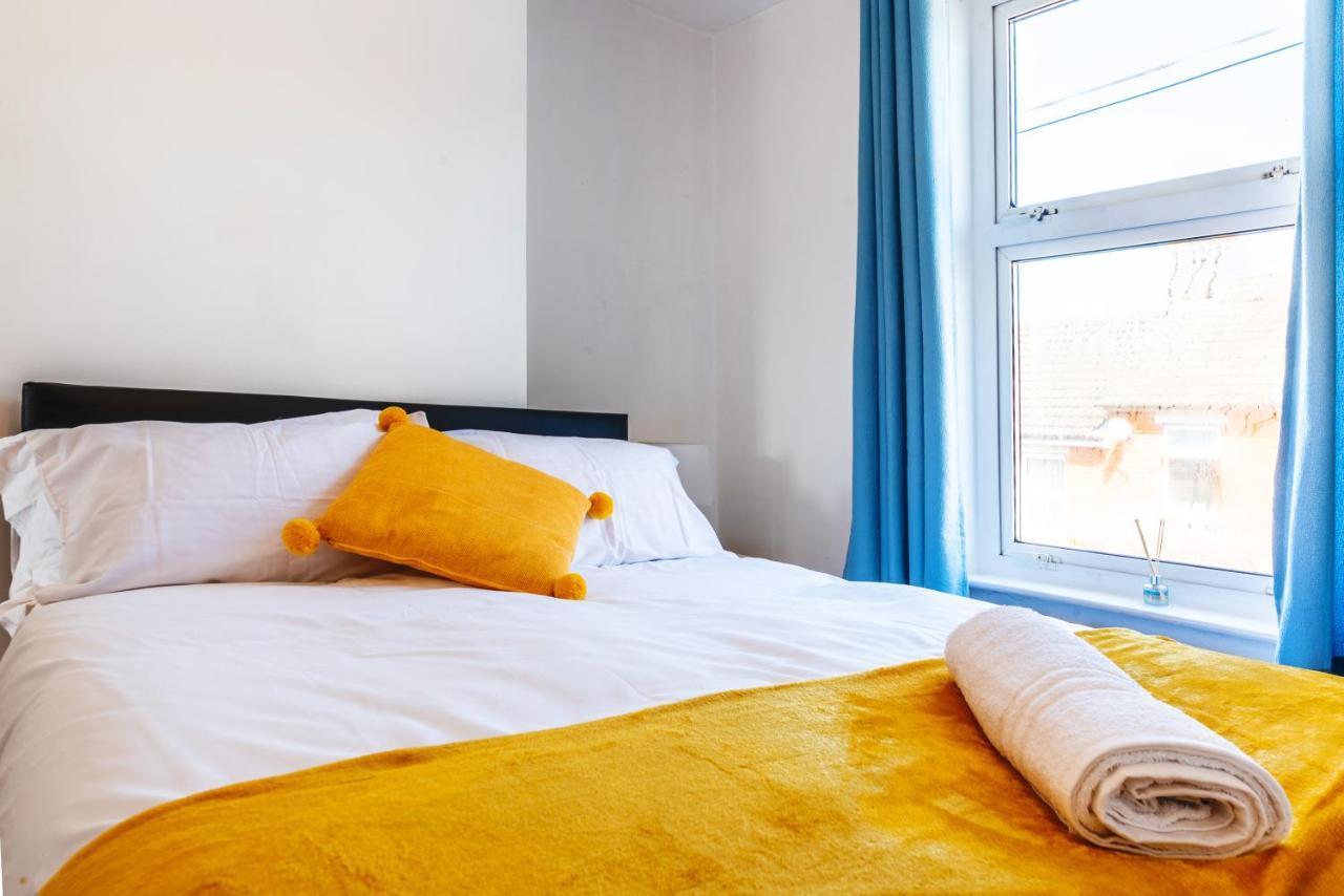 Stylish 3-Bed Terraced House With Wi-Fi Apartman Chatham  Kültér fotó
