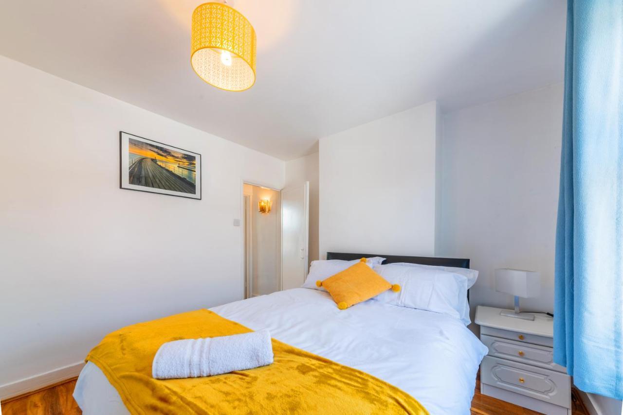 Stylish 3-Bed Terraced House With Wi-Fi Apartman Chatham  Kültér fotó